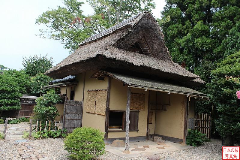 明々庵。松江藩主で茶人としても有名な松平不昧公が家老の有澤家に造った茶室。安永八年(1779)の建築。かつては東京の松平邸に移築されるなどしたが、昭和41年に現在の赤山の地に移築された。