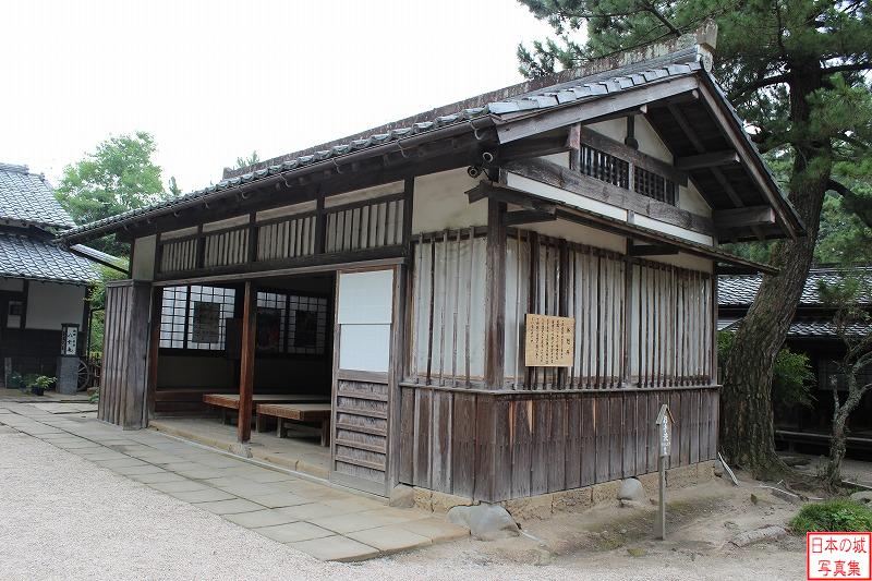 松江城 武家屋敷 味噌部屋（使用人の作業部屋）を模して造られた休憩所