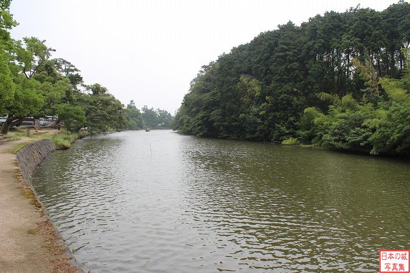 松江城 水濠 外周最北部から見る水濠南東方向