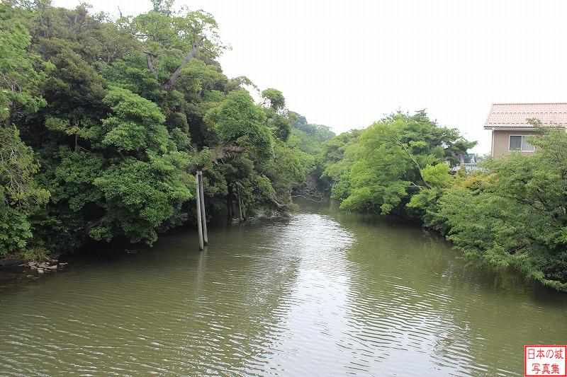 松江城 水濠 亀田橋付近から見る水濠南方向