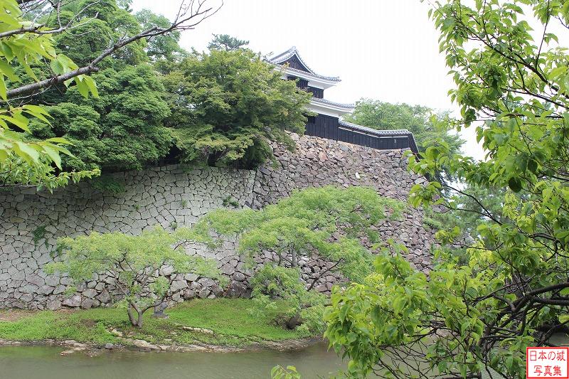 松江城 南櫓 水濠越しに見る南櫓