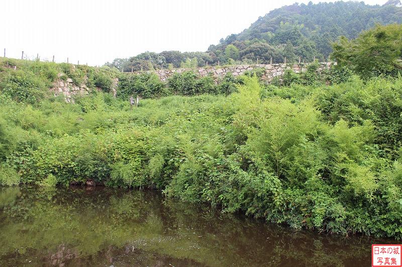 月山富田城 軍用大井戸 山中御殿下の大きな池