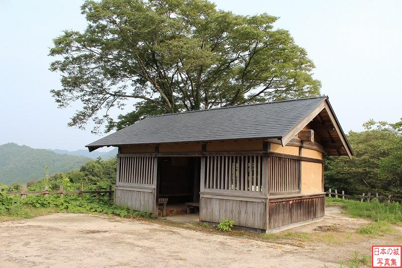 月山富田城 二の丸 二の丸に建つ小屋