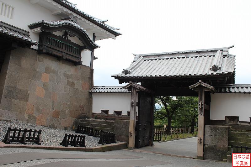 金沢城 石川門櫓門 高麗門（右）と櫓門（左）