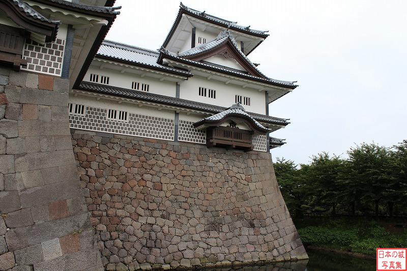 金沢城 菱櫓 五十間長屋前から見る菱櫓。2001年に文化の大火後(1808年)の姿に復元された。