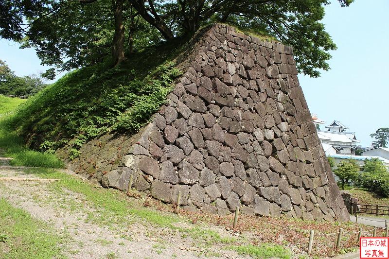 金沢城 鶴の丸 本丸石垣の向かいの石垣