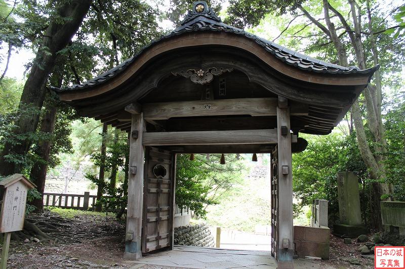 金沢城 移築城門（尾山神社裏門） 尾山神社東神門を内側から