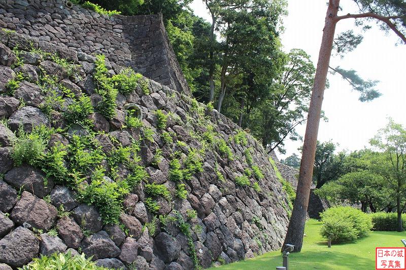 金沢城 いもり堀跡 本丸南面の石垣。明治のいもり堀の埋め立て時に崖面を保護するために陸軍が築造した石垣。