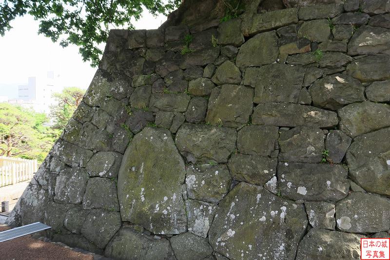 甲府城 坂下門跡 鍛冶曲輪の階段脇の石垣