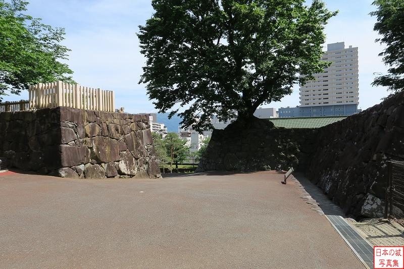 甲府城 坂下門跡 坂下門跡付近を城内側から見る