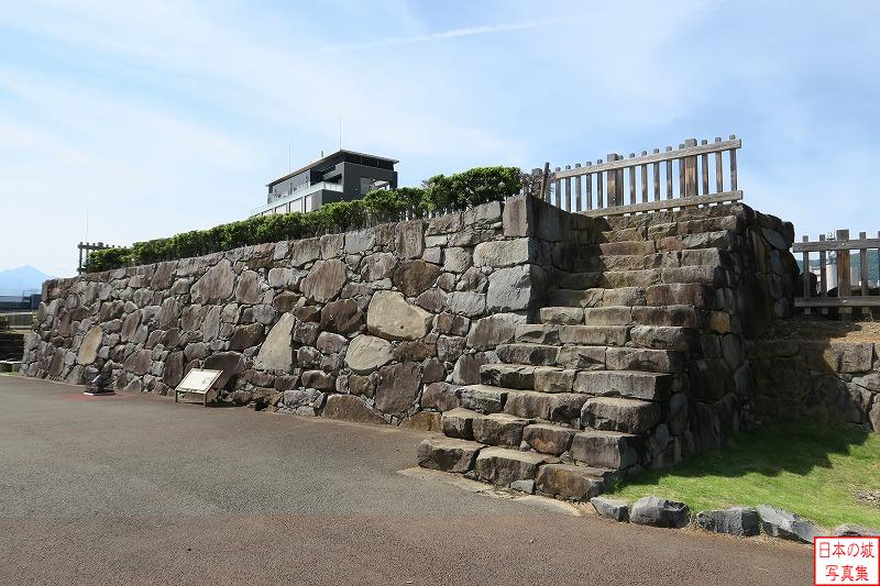 甲府城 本丸 本丸櫓跡。天守北に隣接して建つ櫓が明治初年までは存在した。