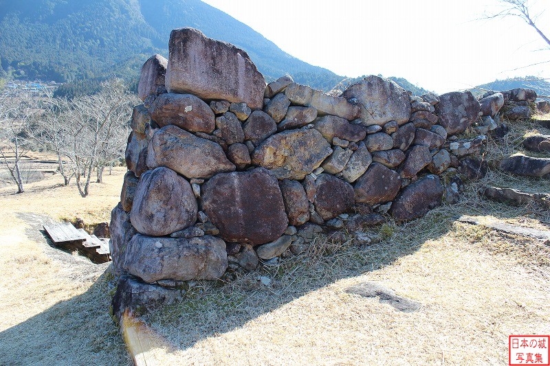 第二虎口左側の石垣