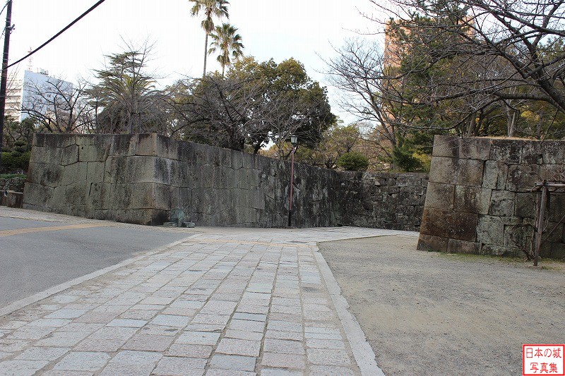 和歌山城 一中門跡 一中門跡を城内から見る。のようす
