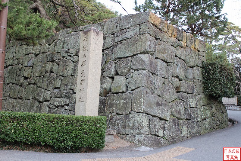 和歌山城 砂の丸 和歌山県護国神社の入口の左手石垣