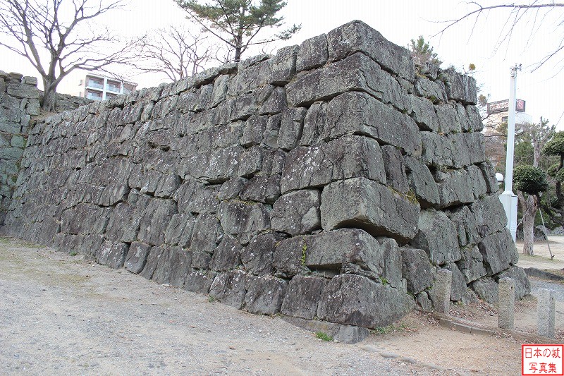 和歌山城 砂の丸 和歌山県護国神社の入口の手前石垣