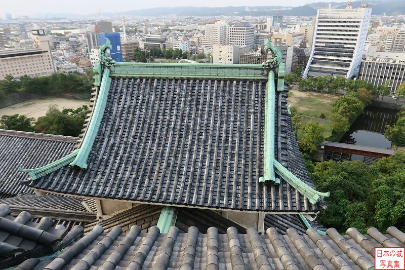 和歌山城 天守からの眺め 小天守の屋根を見下ろす