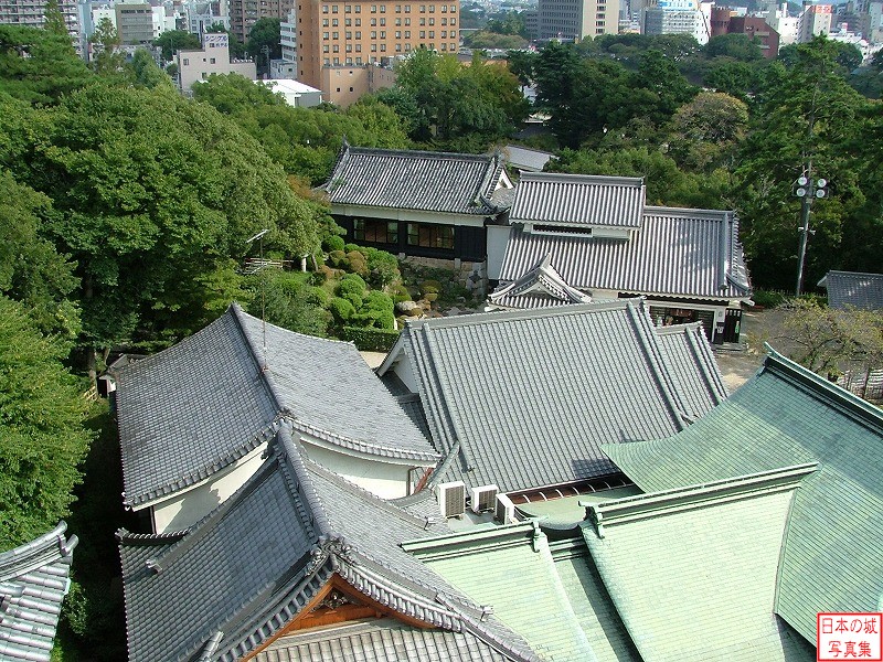 岡崎城 本丸 天守から見る本丸のようす。往時は本丸に施設は存在しなかった。現在は岡崎東照宮・龍城神社がある。