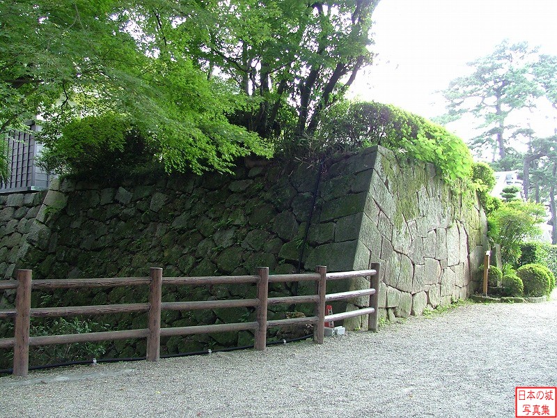 本丸御門跡の石垣