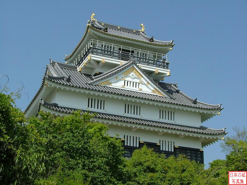 現在の天守は1956年に建てられた模擬天守。実は1909年に日本で最初の模擬天守が建てられたが、太平洋戦争で焼失してしまい、その後再建されたものである。