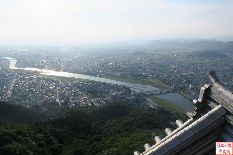 天守からの眺め。城下とともに長良川が見渡せる
