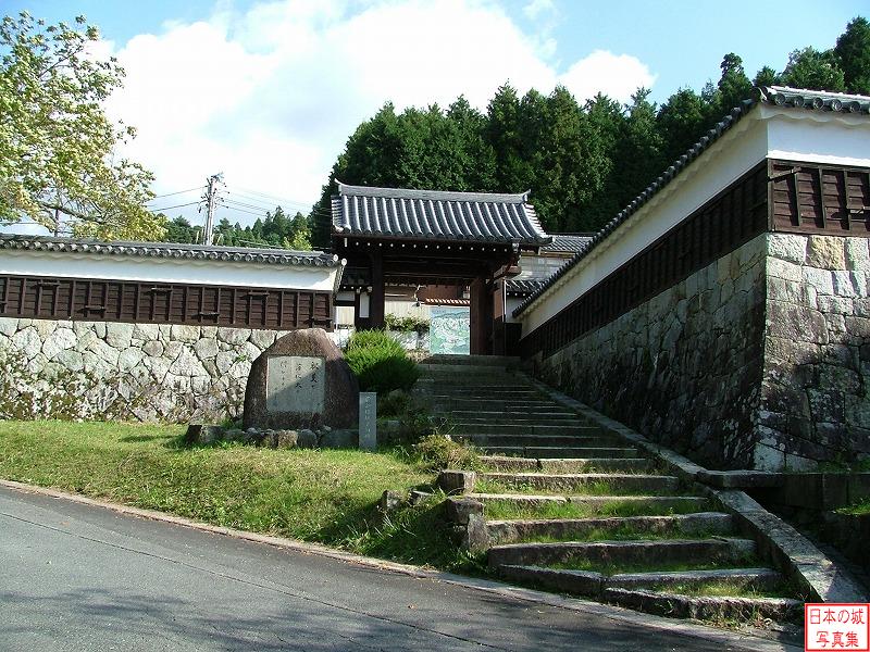 岩村城 薬医門 藩主邸への入口の門