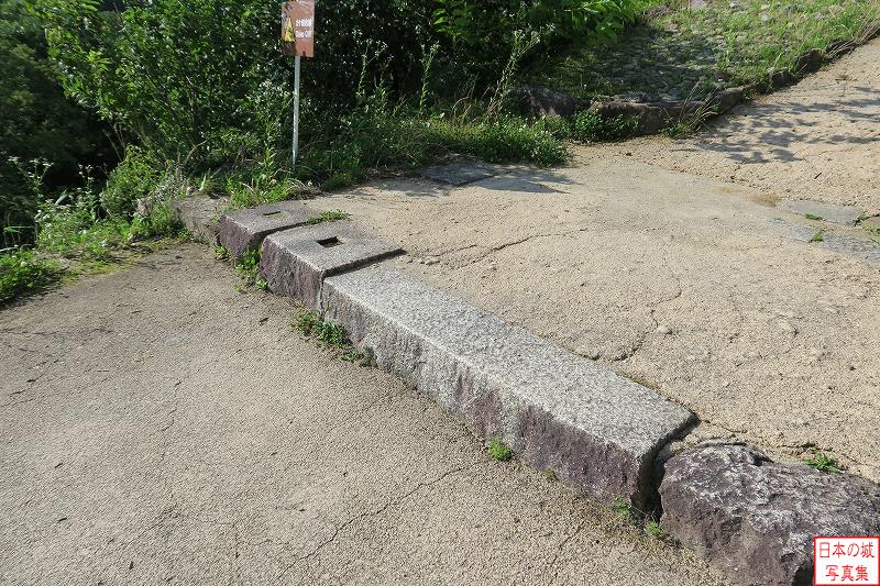 苗木城 坂下門跡 今でも門の礎石が残る。