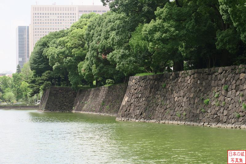 江戸城 日比谷見附 日比谷濠と、折れの見える西の丸下東側の石垣