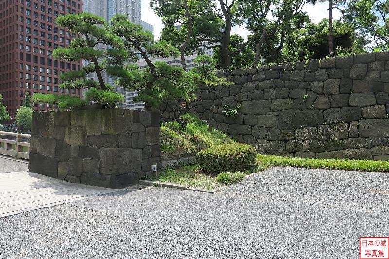 江戸城 和田倉門 和田倉門左側の石垣を枡形内から見る