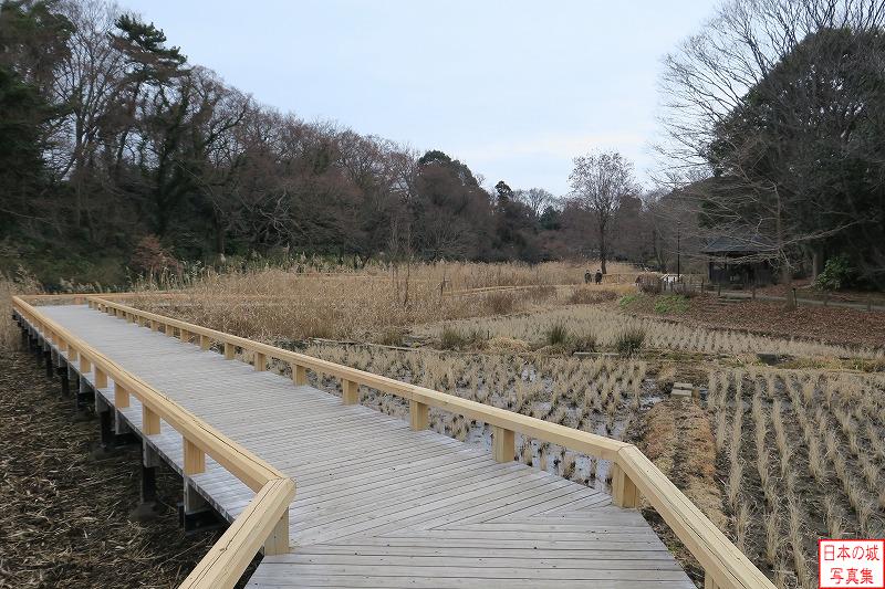 城の麓