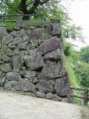 弘前城 鷹丘橋そばの石垣