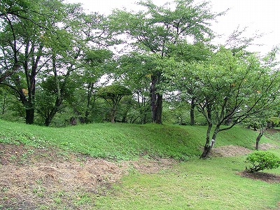 猪苗代城 本丸の土塁