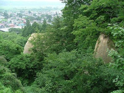 岩出山城 城の周囲の岩肌