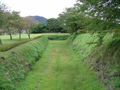 九戸城 橋から見る二の丸と本丸を分ける堀