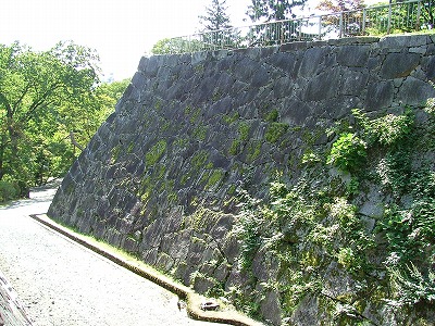 盛岡城 二の丸から見る本丸石垣