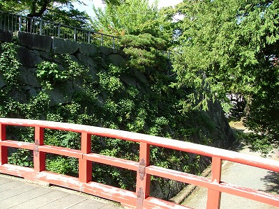 盛岡城 橋の上から見る本丸石垣