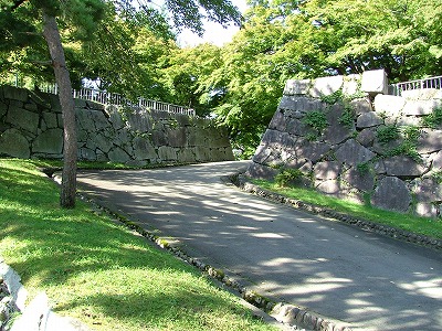 盛岡城 本丸から腰曲輪へ降りる通路