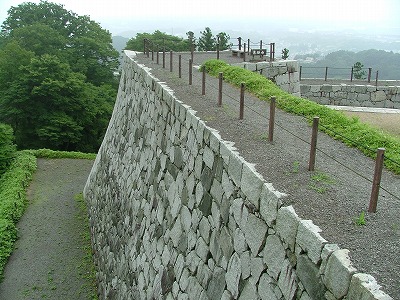 二本松城 天守台から東櫓台方向を見る