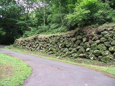 仙台城 三の丸からの登城路の途中の石垣