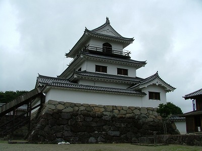 白石城 天守閣を本丸内から