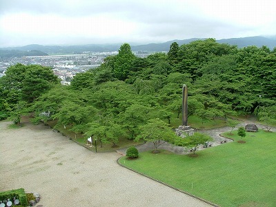 白石城 天守閣から見る本丸のようす