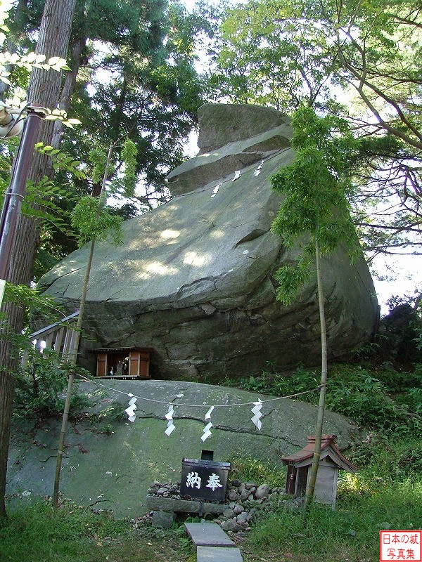 盛岡城 桜山神社と烏帽子岩