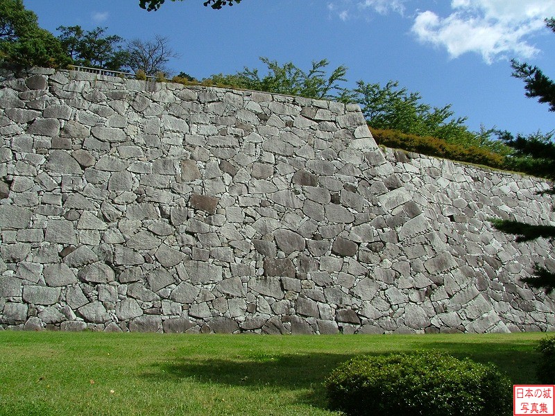 盛岡城 城外から 城の南側の石垣