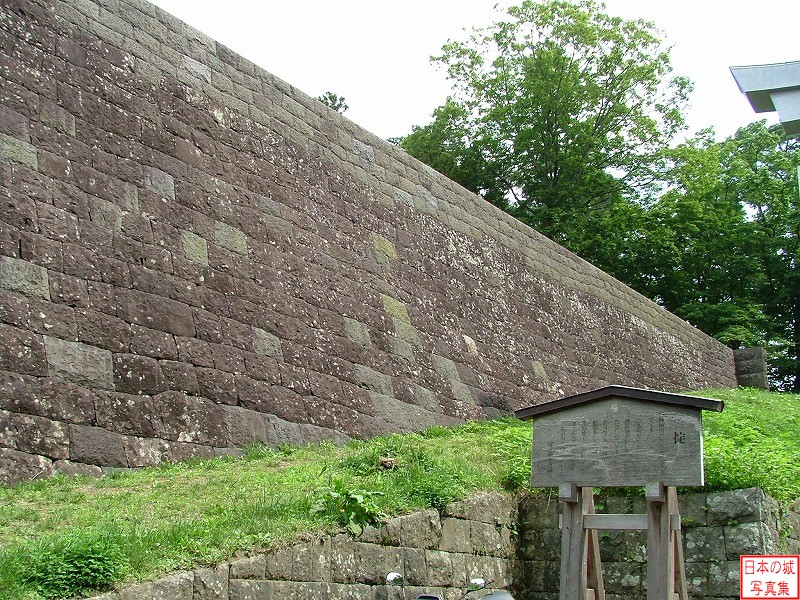 本丸北側の詰門脇石垣