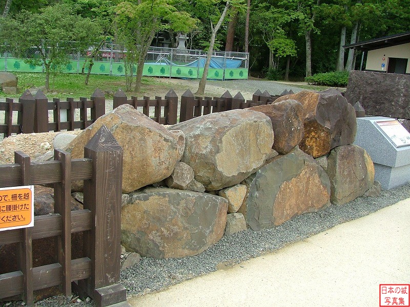 仙台城 本丸石垣 築城期の本丸北側石垣のモデル。築城期の石垣の上に現在見られる石垣が築かれているため、見ることはできない。