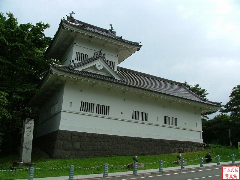 仙台城 大手門脇櫓 大手門脇櫓。戦災で失われ、再建されたもの。
