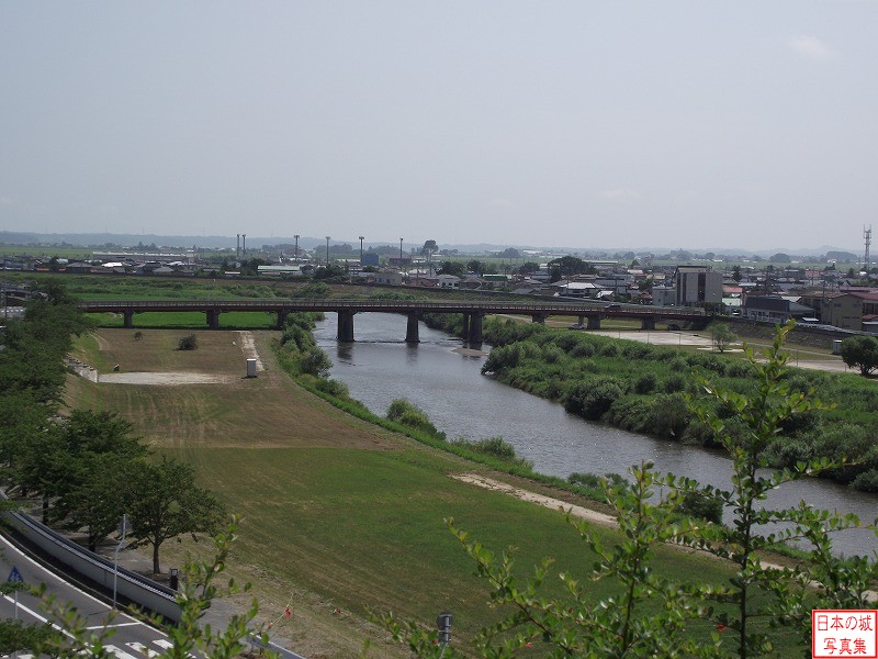 涌谷城 天守 城からの眺め。江合川が流れる。