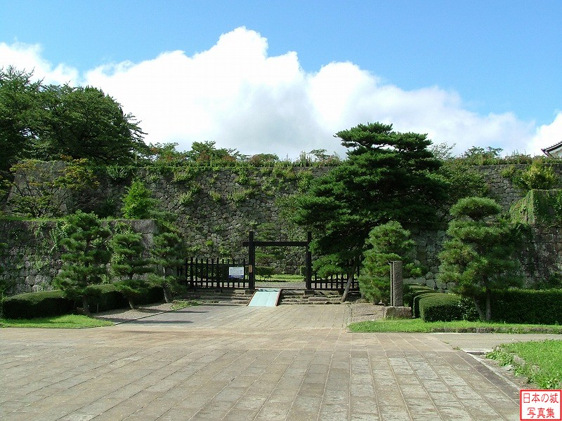 Shirakawa Komine Castle Shimizu gate