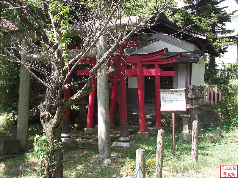 杉目神社。かつては城の東北に建っていて、今の場所に移築された。