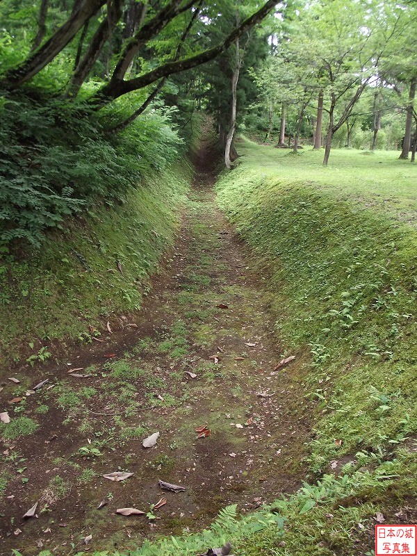 久川城 本丸 北曲輪と本丸の間の空堀