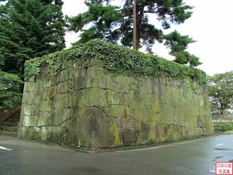 会津若松城 西出丸 西出丸の北側の虎口の石垣